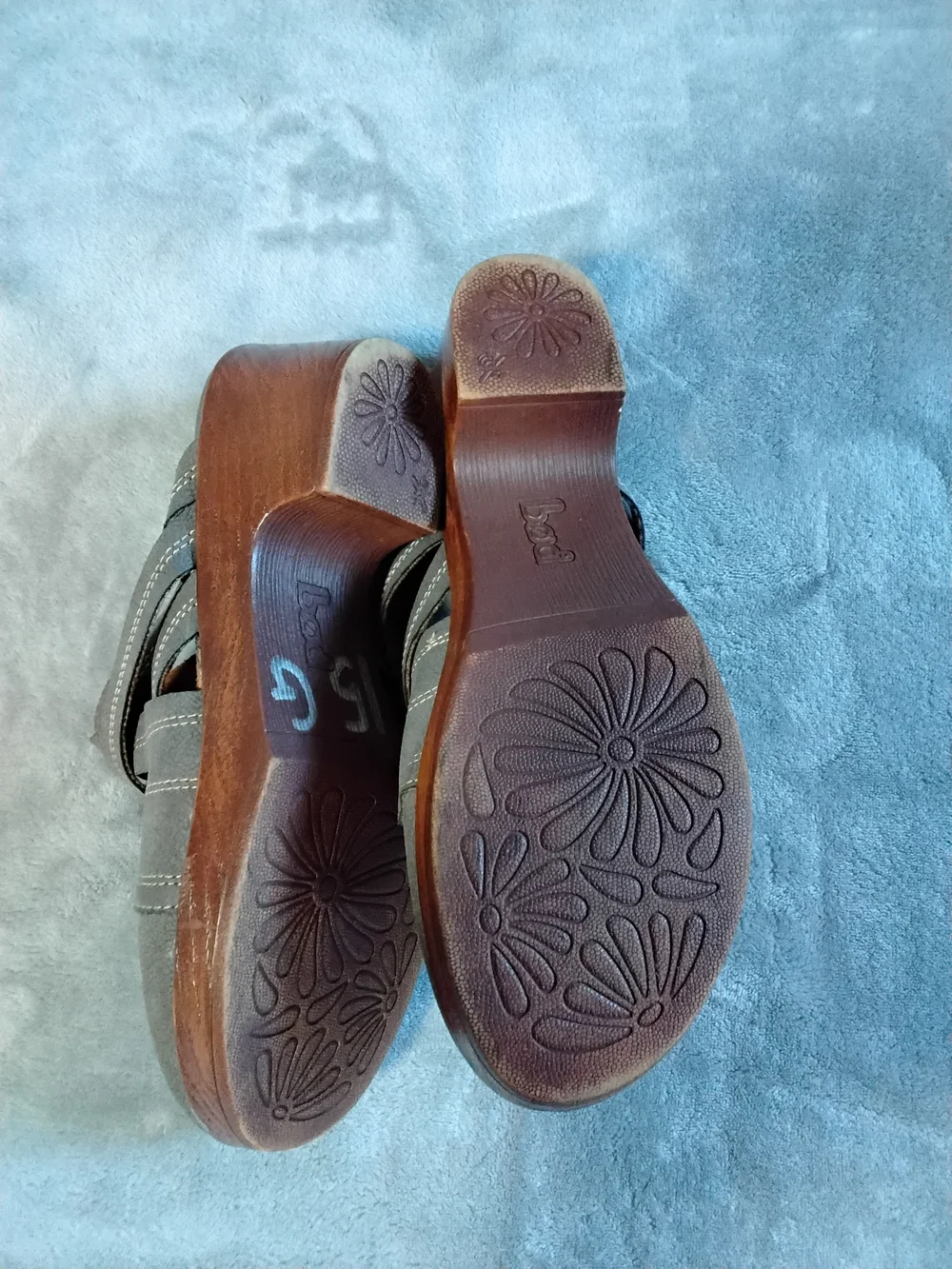 B.O.D by Rachael Finch Gray Men's Slip-On Loafers with Cross-Strap